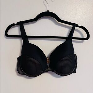 Jennifer Lopez black lace bra size 36D has a tiny hole and staining inside the